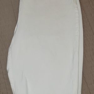 Chicos Ladies White Slimming Shorts